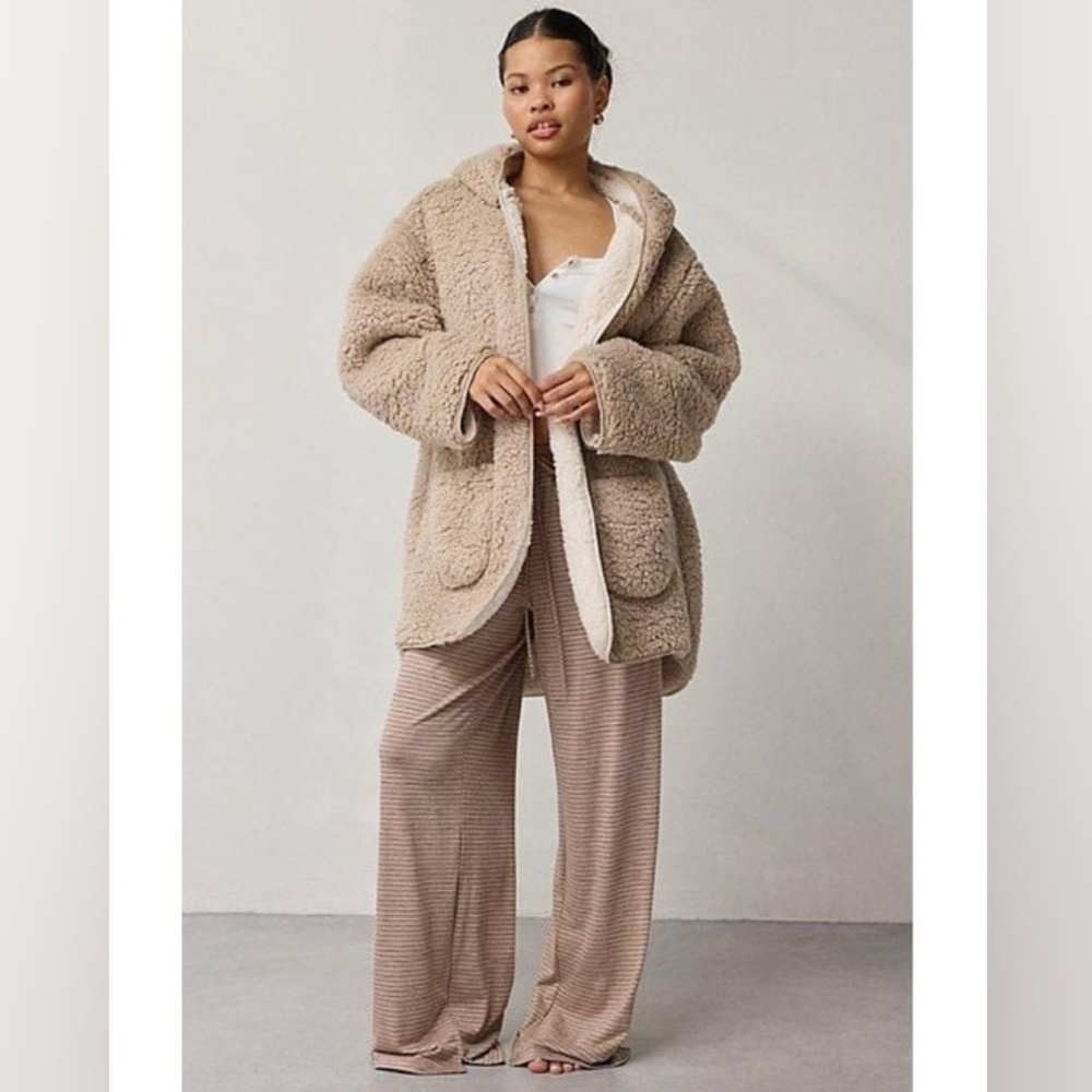 NWOT Urban Outfitters Out From Under Cloud Nine Sherpa Reversible Fleece - Picture 4 of 5